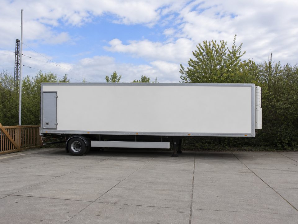Auflieger im Logistikbereich (mit KI bearbeitet)